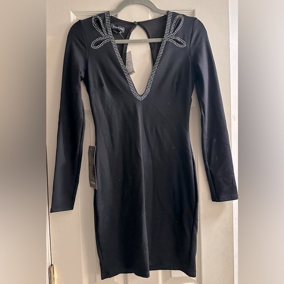 Elegant Black Dress with Rhinestone Detail - Picture 1 of 5